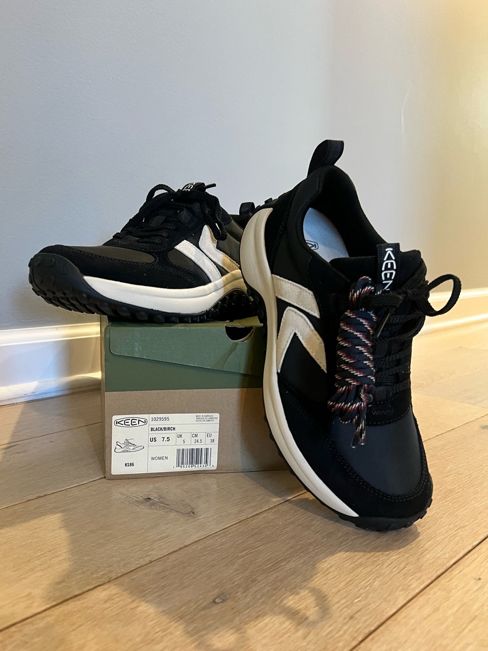 Never been worn, new in box. Keen KS86 Sneaker Athletic Shoes Black & White US 7